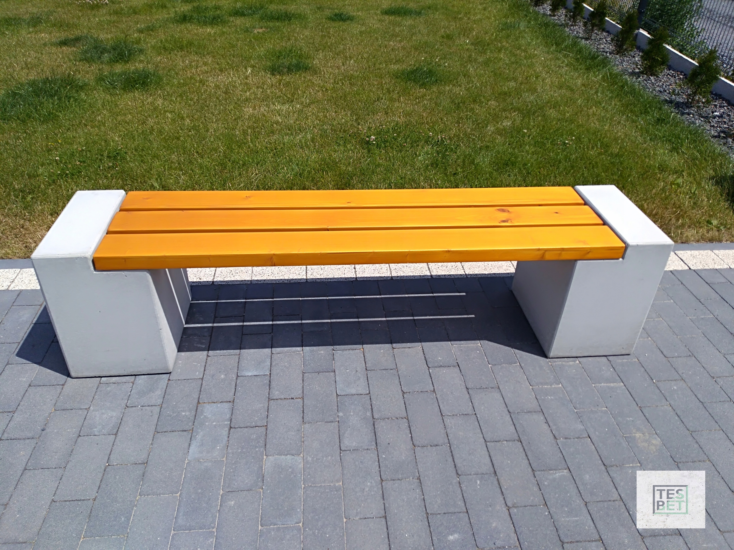 Lavica z architektonického betónu 2 £