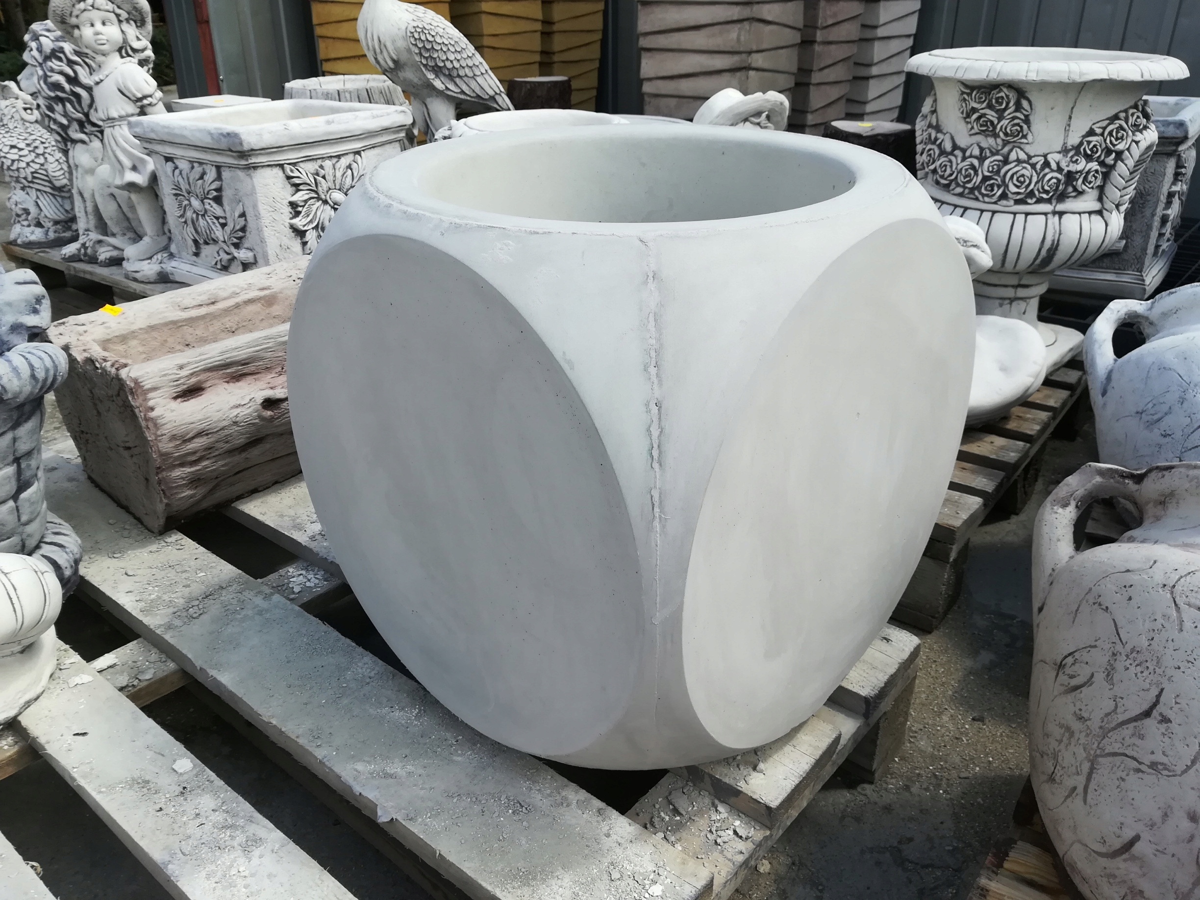 Betónový kockový kvetináč DB161/D705