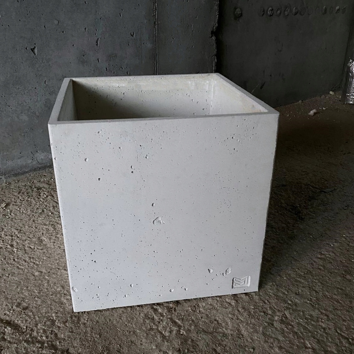 Betónový kvetináč 30 × 30 × 30, kvetináče do záhrady, na terasu