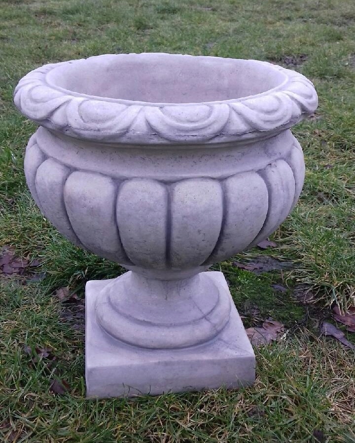 Betónový sivý kvetináč JK 30 cm × 30 × 32 cm