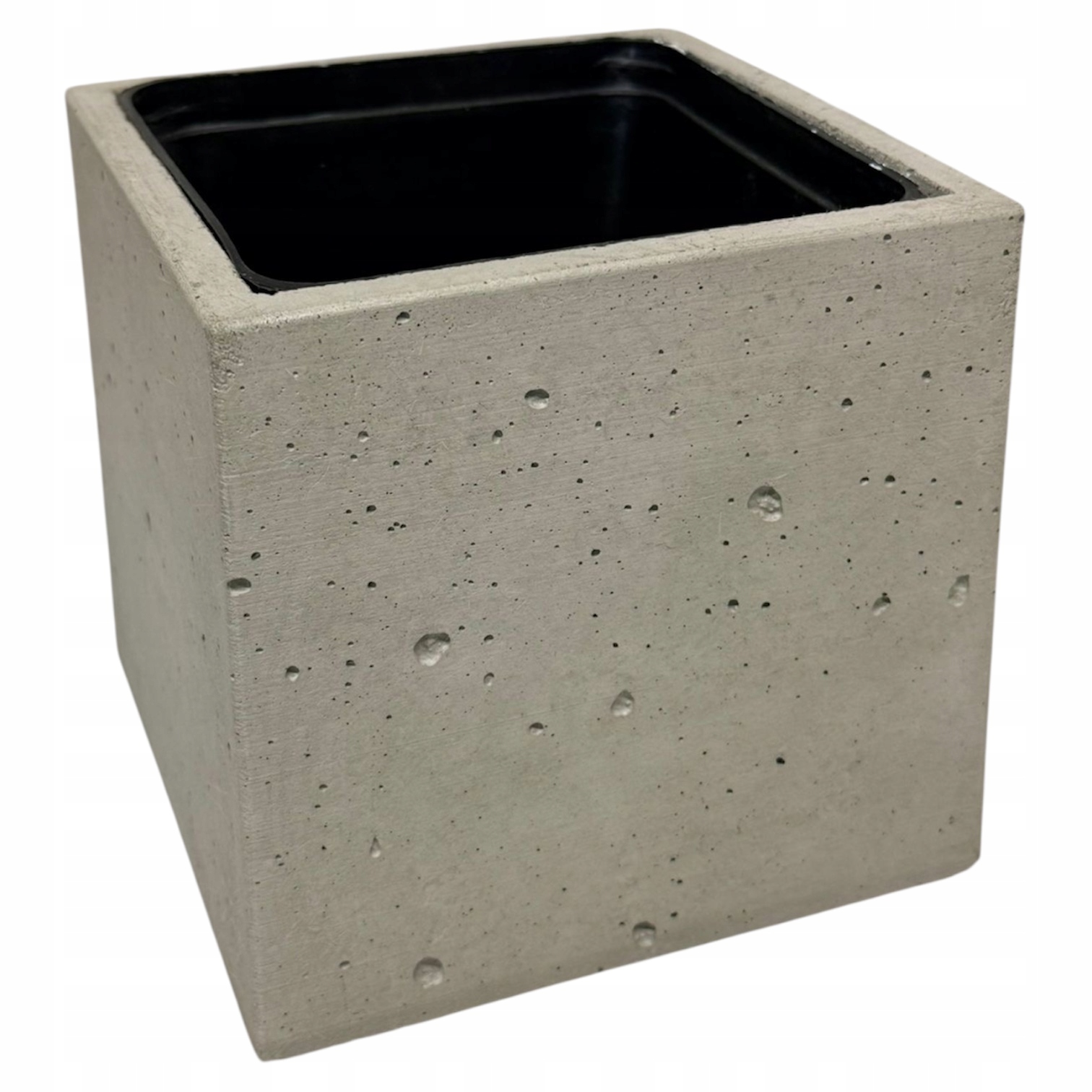 Kvetináč z pohľadového betónu triedy C35/45 – 26,5 cm × 26,5 cm