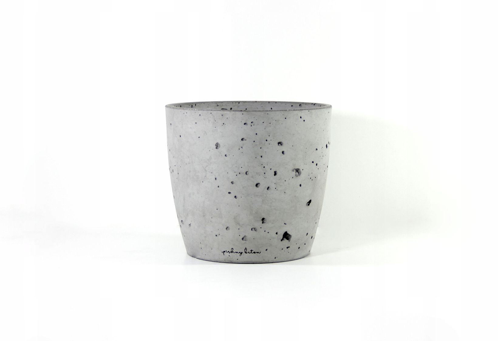 Dekoratívny sivý betónový kvetináč 28 cm × 28 × 25 cm