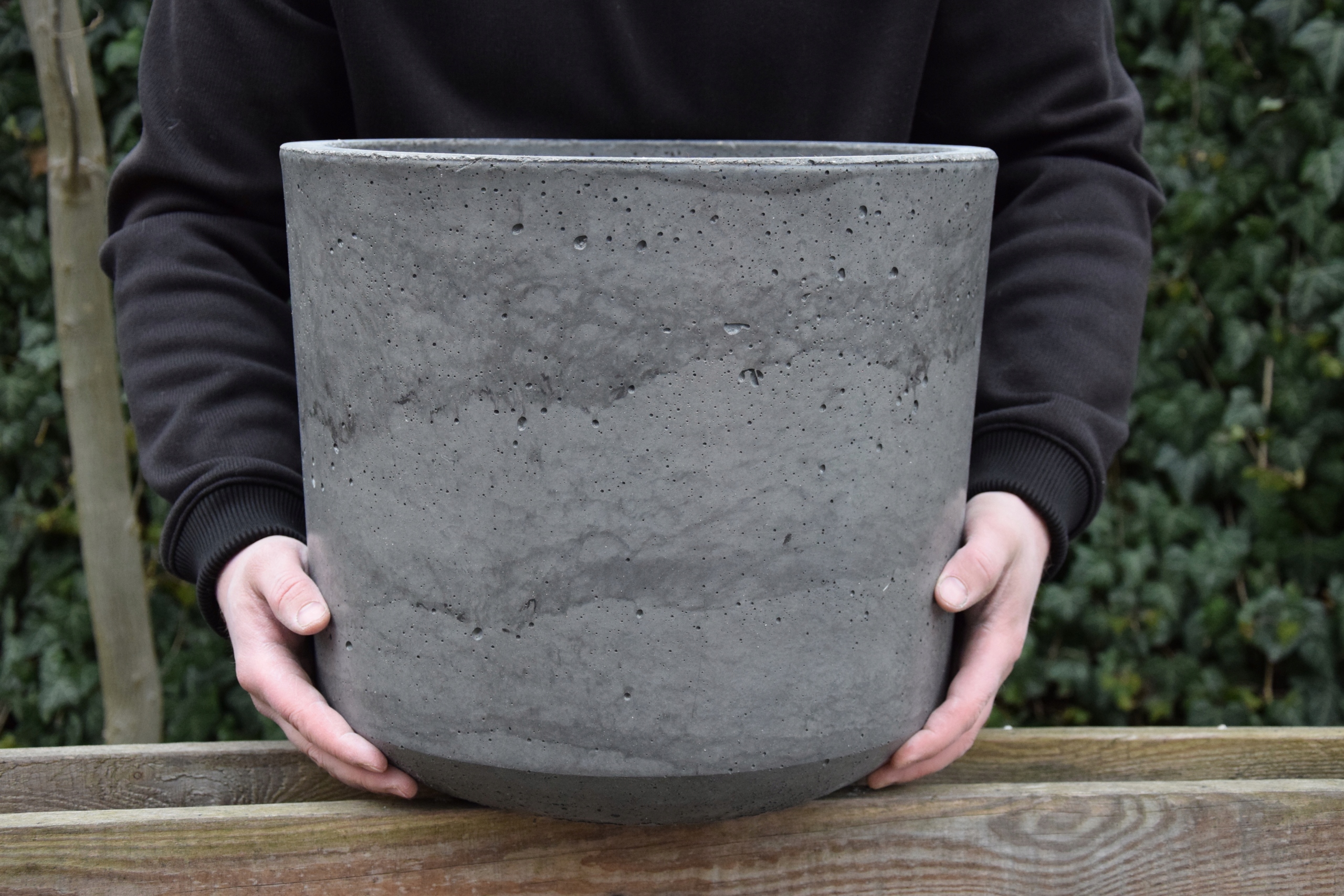 Veľký okrúhly betónový kvetináč 39 cm betónový kvetináč pre veľké rastliny grafitový