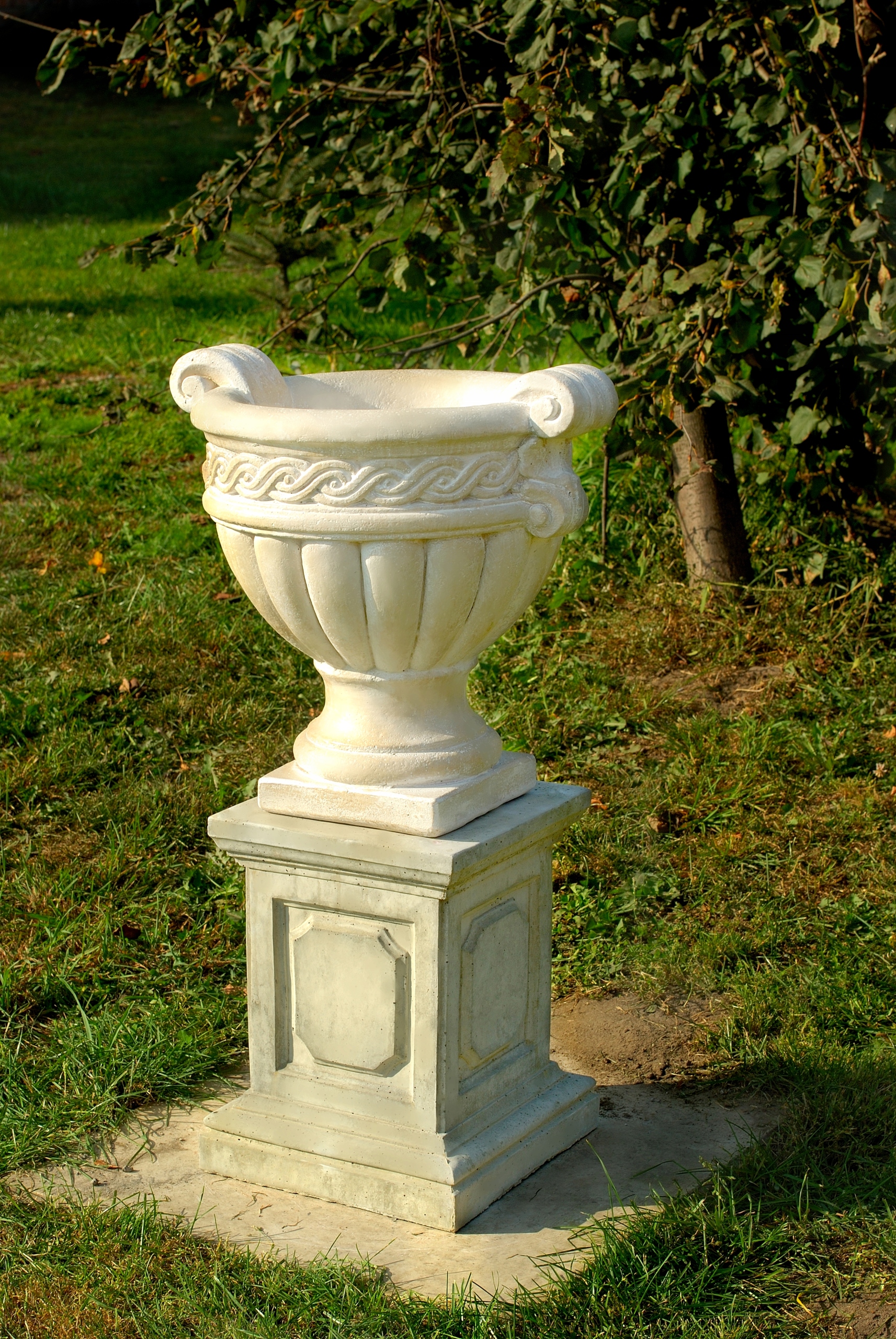 JURAND biely betónový kvetináč 28 cm × 28 × 35 cm