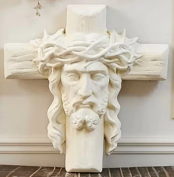 Sadrový dekoratívny kríž – malý ornament (12 × 11 cm)