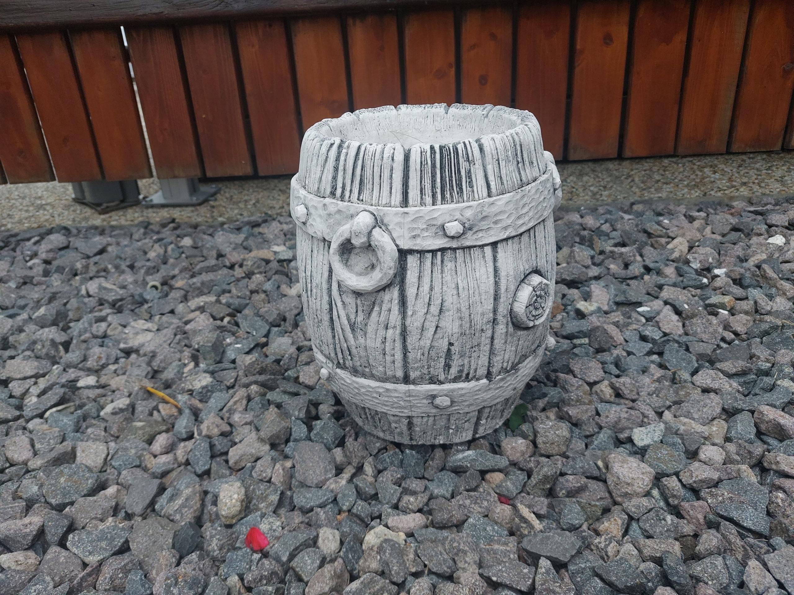 Betónový kvetináč - sud s okrajom, výška 2 cm, priemer 19 cm, 17 kg