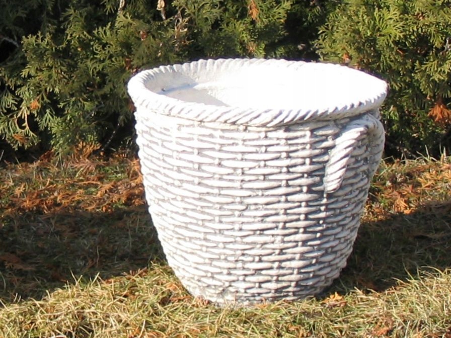 Betónový kvetináč - košík, výška 24 cm, priemer 30 cm