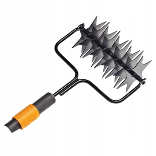 Vertikulátor - Rotačný manuálny záhradný prevzdušňovač 1000689 Fiskars