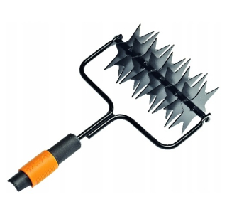 Vertikulátor - Fiskars Rotary Aerator Quikfit 1000689 hlava