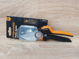 Záhradný sekáč, mačeta - Fiskars P961 przednici do 26 mm s prevodovkou