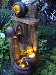 Záhradná fontána "On The Trunk" H122CM Ośw.