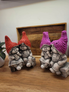 Figurine pár na lavičke Parka trpaslíkov