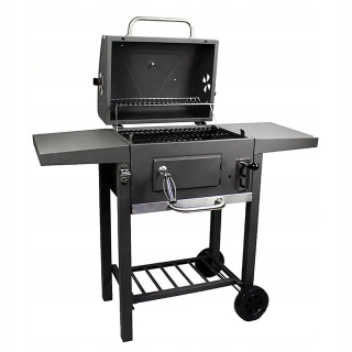 Gril na drevené uhlie - Garden Carbon Grill pokrýva prenosný trávny porast
