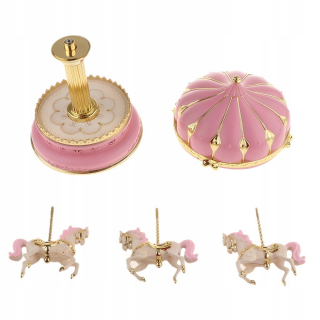 Carousel Muszek točil romantické kone