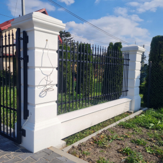 Plotový panel - KÚŠTISKÉ PLOTENIA, BETÓNOVÉ, ŠTÝLOVÉ, BRÁNY