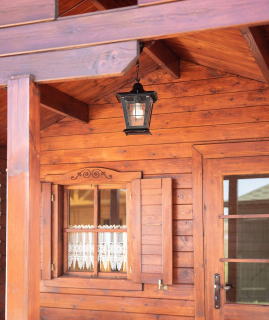 Záhradná závesná lampa - Krásna lampa visiaci k dreveným domom altánok