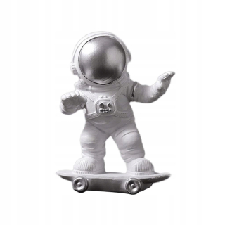 Figurín astronautu na skateboarde polyresínu