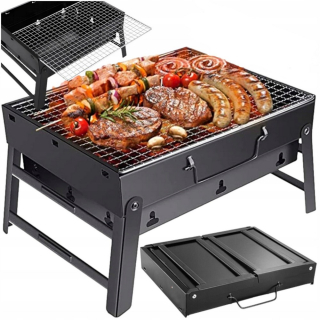 Gril na drevené uhlie - Skladanie prenosného xxl turistického grilu pod rukou.