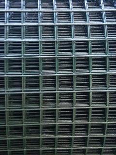 Zváraná šľachtiteľská mriežka 25x25 mm/2 mm. Druit v PVC