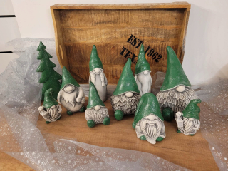 Lew Garden postava, betónový lev s erbom