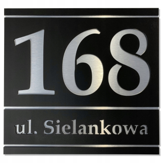 Adresný štítok s číslom domu na dom