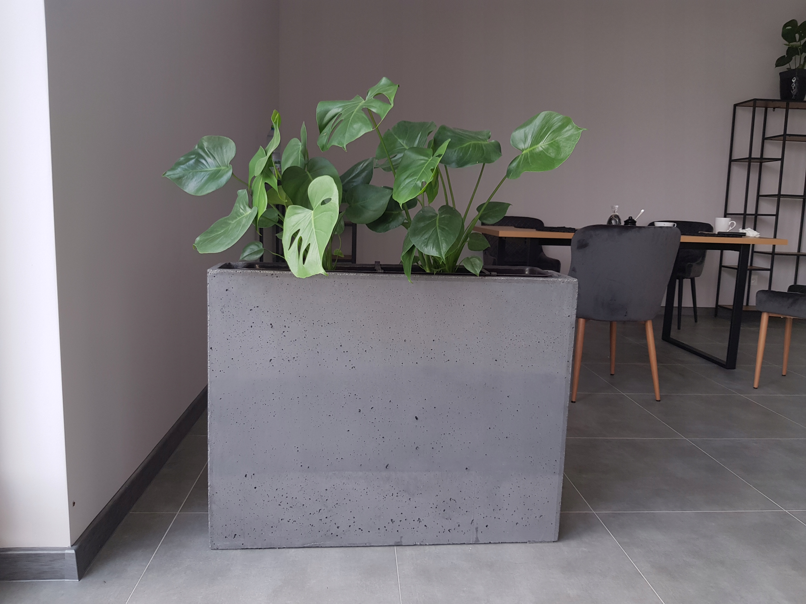 Betónový kvetináč biely, sivý Ozdobeton 90 cm × 20 × 70 cm
