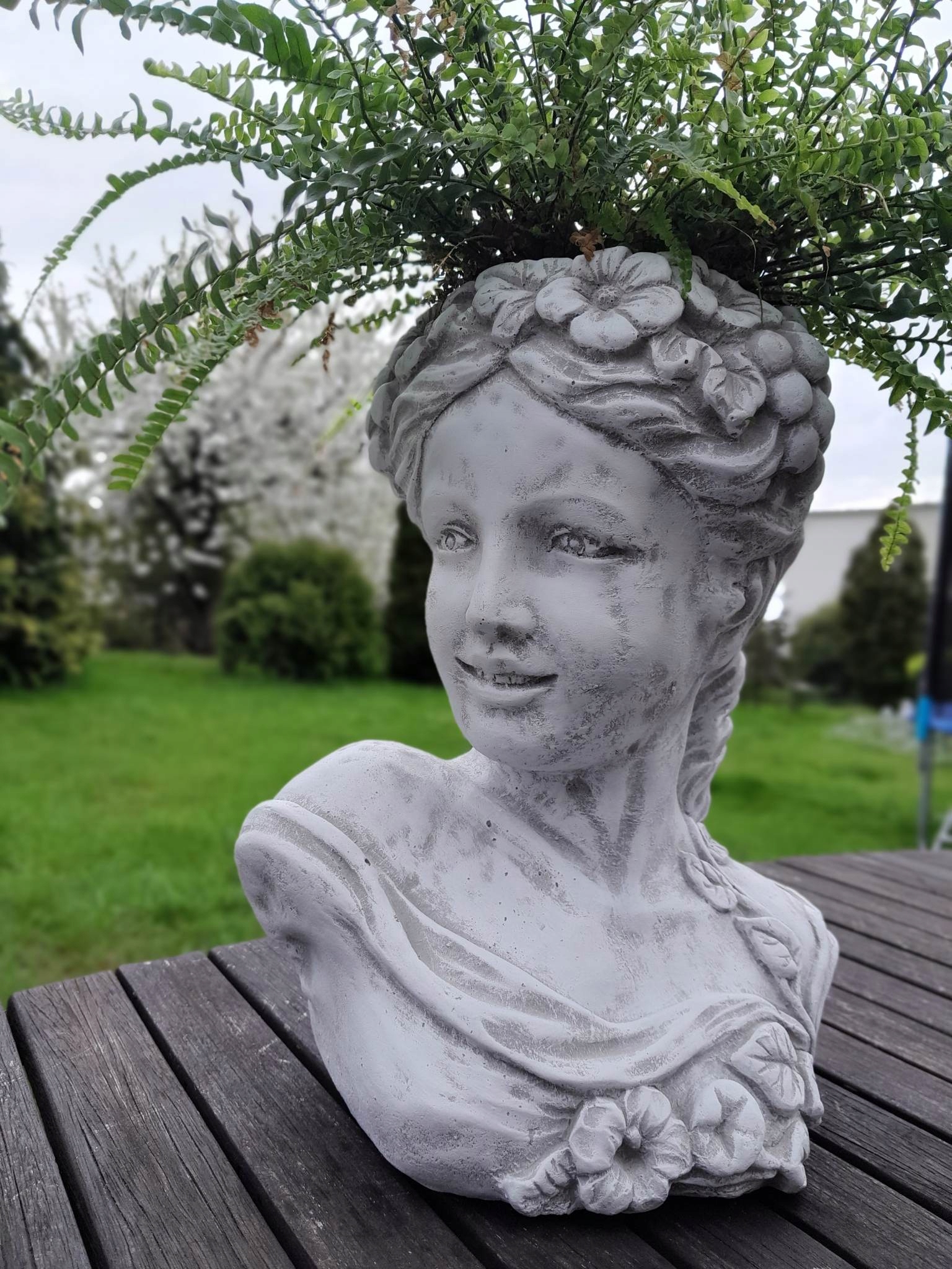Žena s hlavou, poprsie
